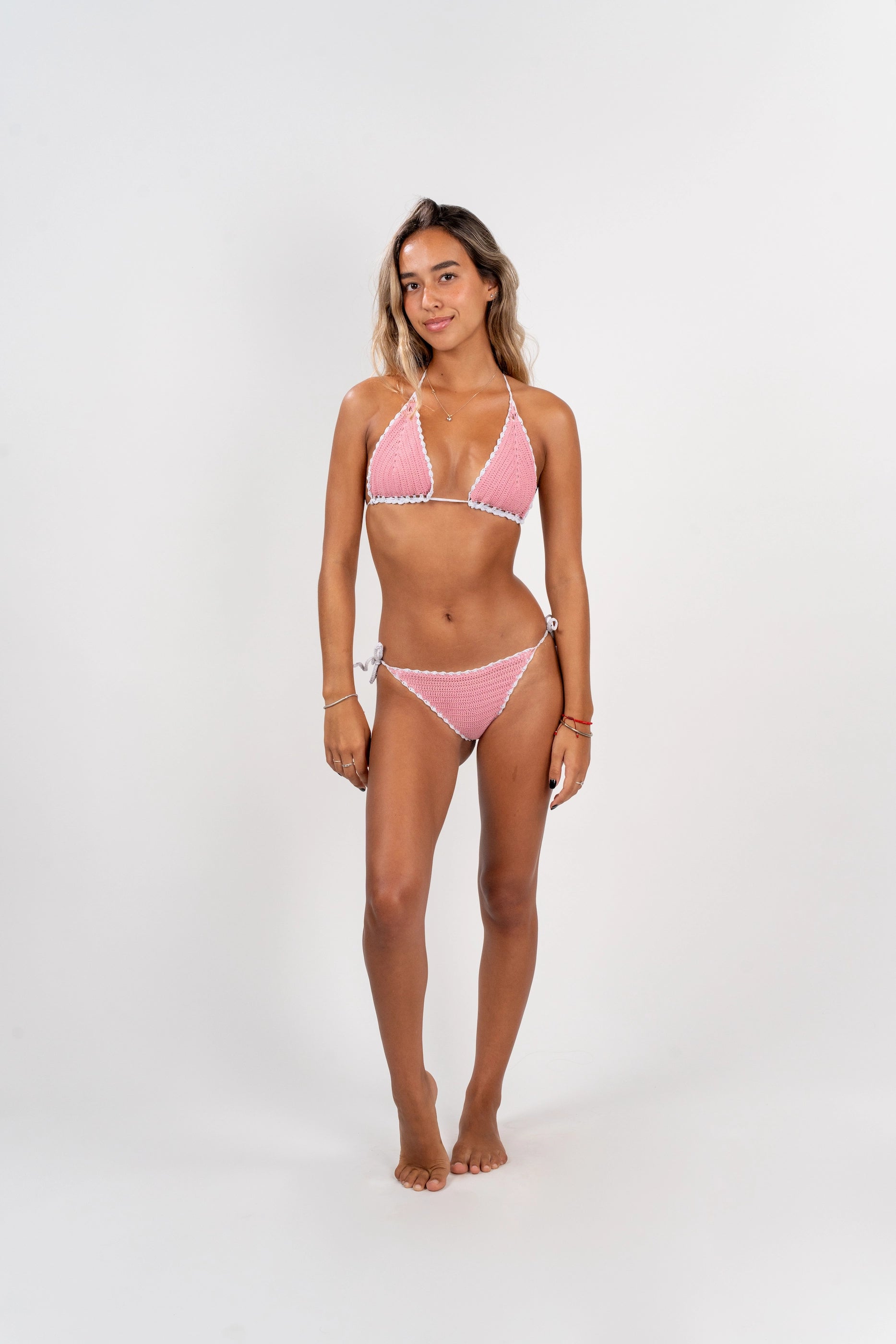 Abril Rosado con Borde Blanco